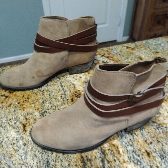 Steve Madden Quesstt Ankle Boots Brown Leather Buckle Strap Detail Women's Sz 9 - Picture 4 of 13